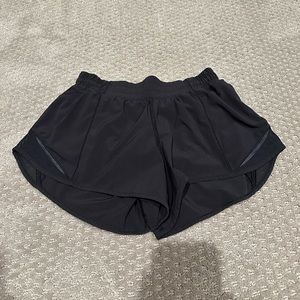 Lululemon all black hotty hot shorts size 4